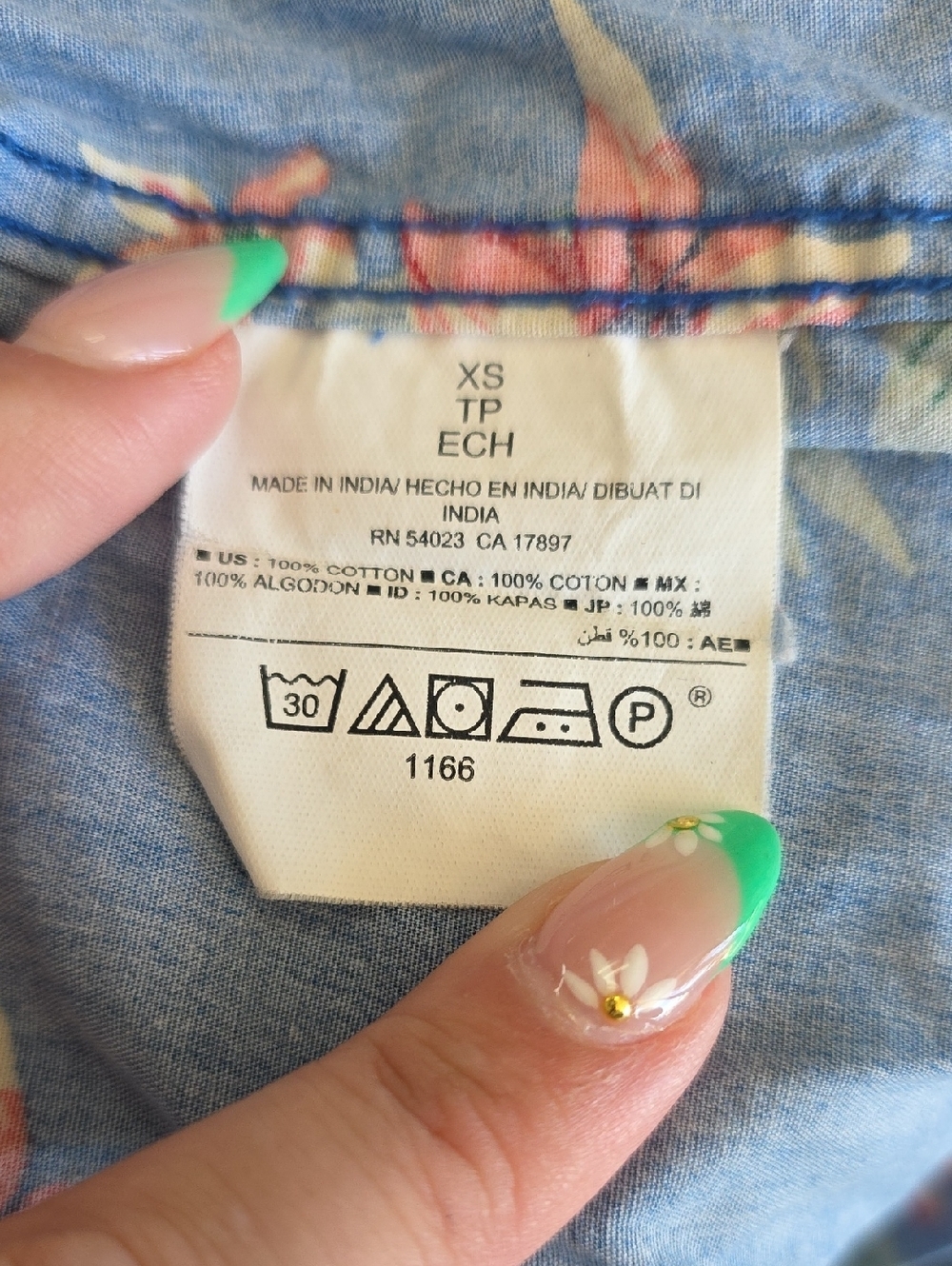 Old Navy Cotton Short Sleeve Button-Down Shirt - Picture 5 of 5